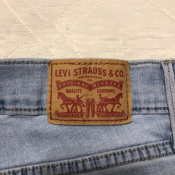 Women's‎ Levis Bermuda Jean shorts size 24W - Picture 3 of 5